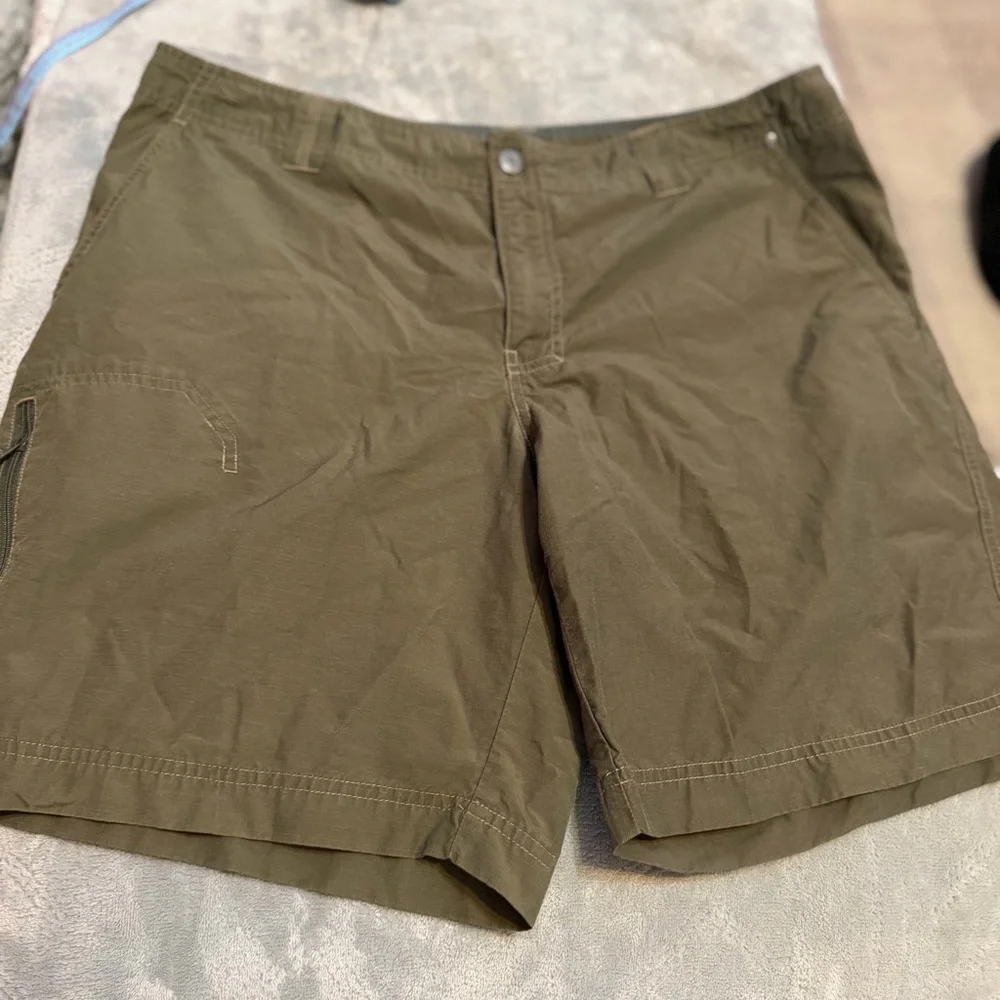 Columbia Omni-Shade Hiking Shorts Men’s 38 Olive Green Outdoor‎ Cargo